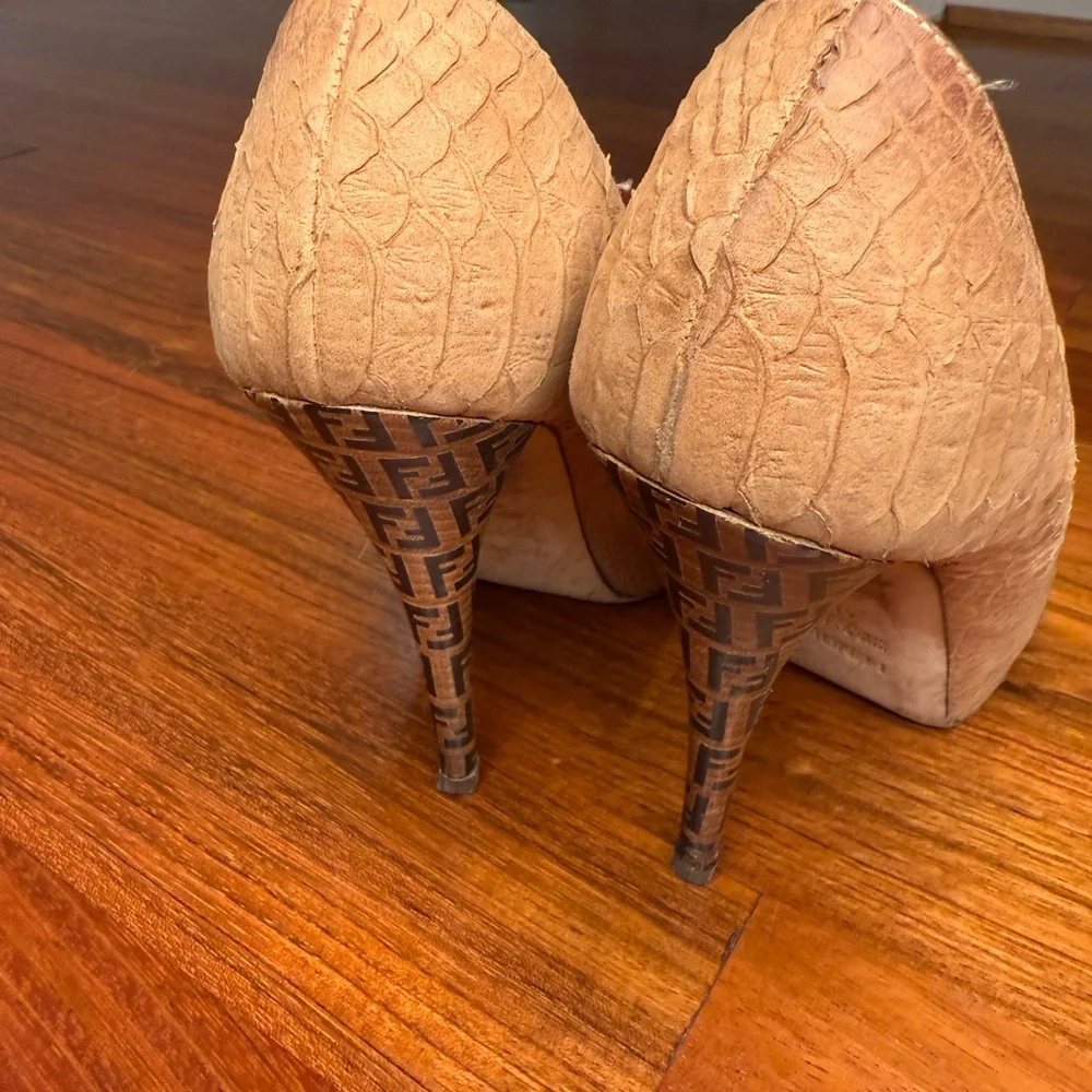 Fendi Brown Textured Heels - Picture 2 of 16